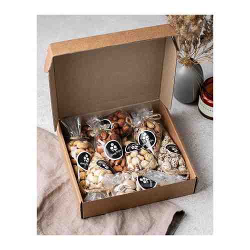 Набор орехов HoneyForYou (ассорти) в подарочной крафт-коробке арт. 101456964413