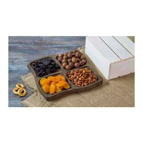 Подарочный набор с орехами и сухофруктами 